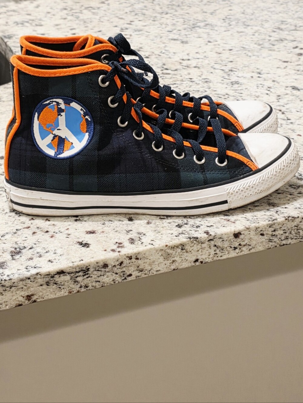 Converse Unisex High-Top Sneakers (Womens Size 10)(Men Size 8)